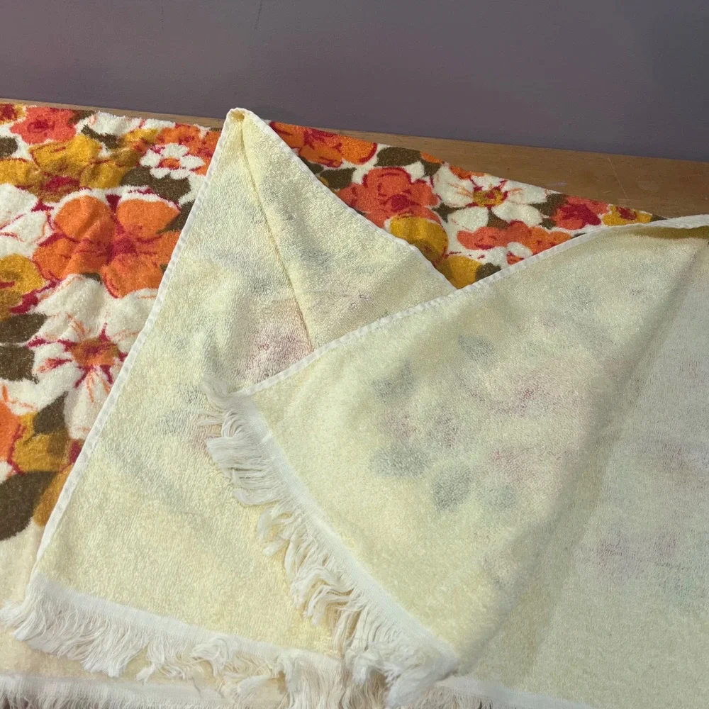 Vtg 70s Retro Floral Bath Towels Set of 2 Orange Yellow‎ Fringed Boho MCM 40x22